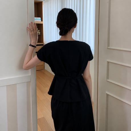 《予約販売》Petal Neck Tulip Blouse