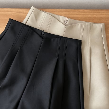 《予約販売》Pleated Tailored Shorts