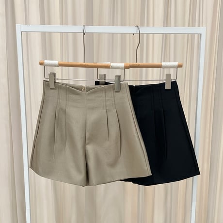 《予約販売》Pleated Tailored Shorts