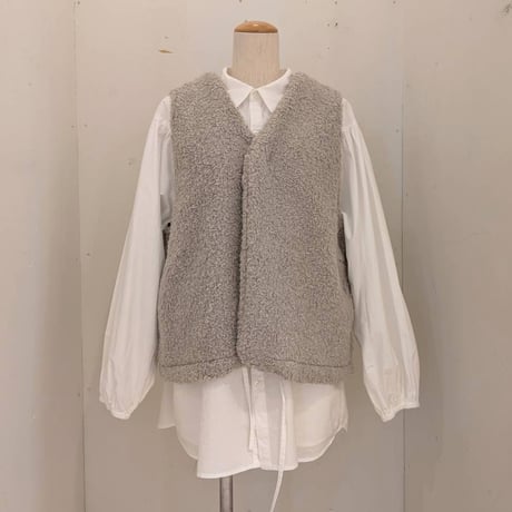【UNIVERSAL TISSU】ボア Vネックベスト　グレージュ