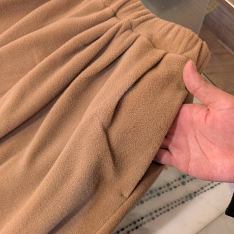 【UNIVERSAL TISSU】トスカーナフリース コクーンタックイージーパンツ　モカ