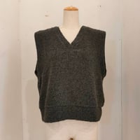 【UNIVERSAL TISSU】リサイクルウールパイル Vネックベスト　グレーパイル