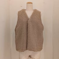 【UNIVERSAL TISSU】ボア Vネックベスト　カフェオレ