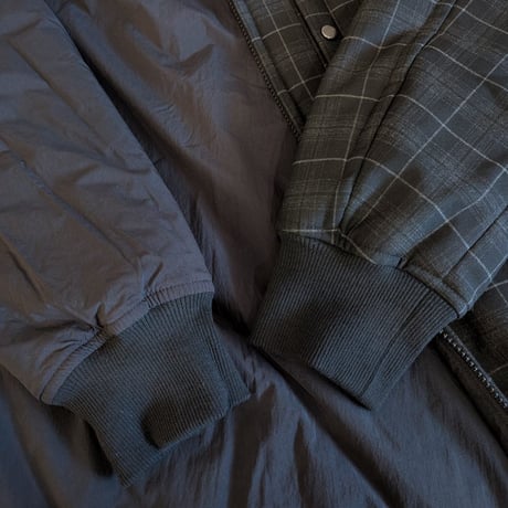 【UNIVERSAL TISSU】ナイロンキルティング リバーシブルコート　チャコールチェック