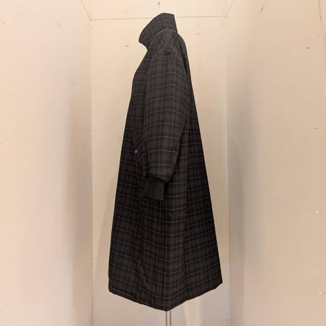 【UNIVERSAL TISSU】ナイロンキルティング リバーシブルコート　チャコールチェック