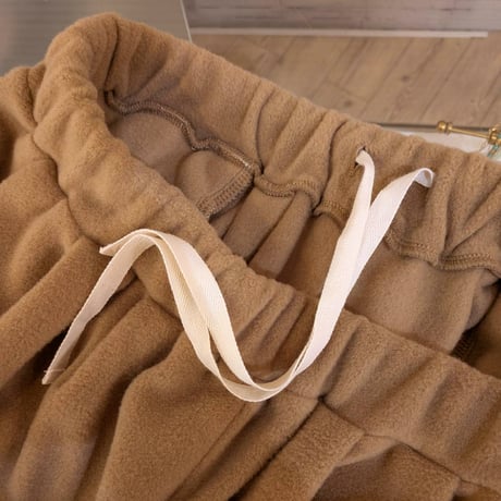 【UNIVERSAL TISSU】トスカーナフリース コクーンタックイージーパンツ　モカ