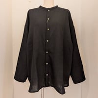 【UNIVERSAL TISSU】ウールガーゼ リトルバンドカラーシャツ　クロ