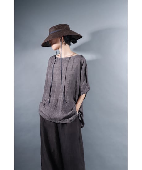 5.Karesante / slashed neck / Silk khadi / Dark gray