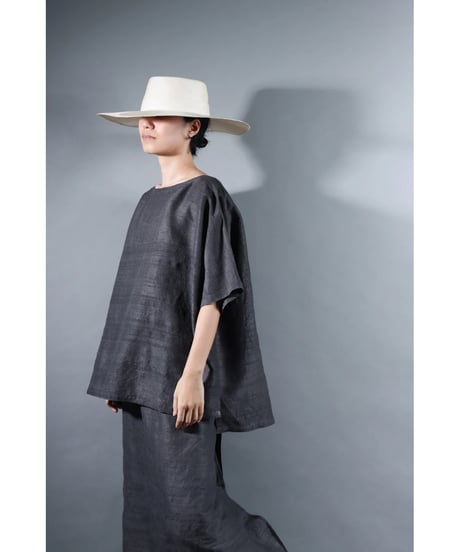 2.Karesante / slashed neck / Silk khadi tusser / Charcoal gray