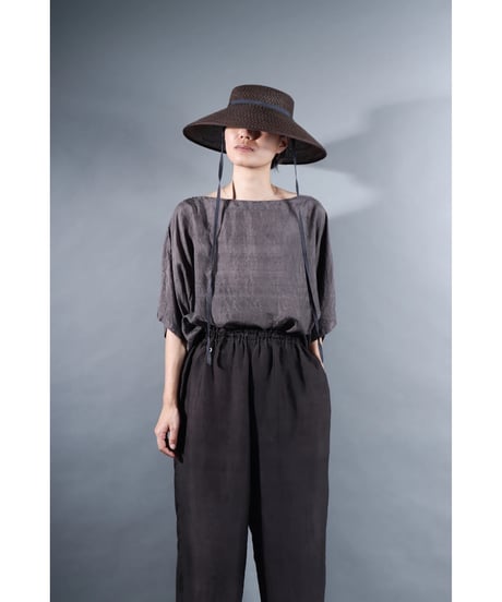 5.Karesante / slashed neck / Silk khadi / Dark gray