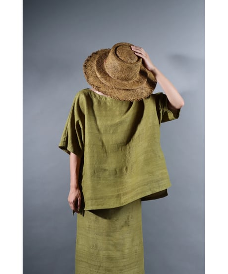 1.Karesante / slashed neck / Silk khadi tusser / Luminous moss