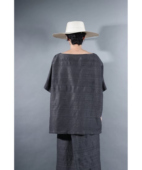 2.Karesante / slashed neck / Silk khadi tusser / Charcoal gray