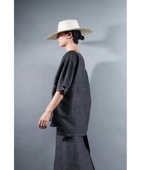 2.Karesante / slashed neck / Silk khadi tusser / Charcoal gray