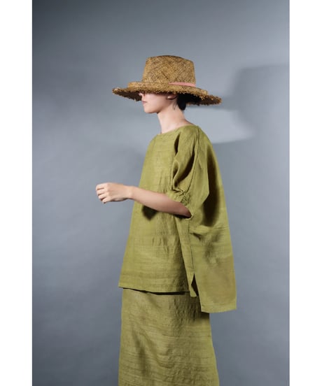 1.Karesante / slashed neck / Silk khadi tusser / Luminous moss