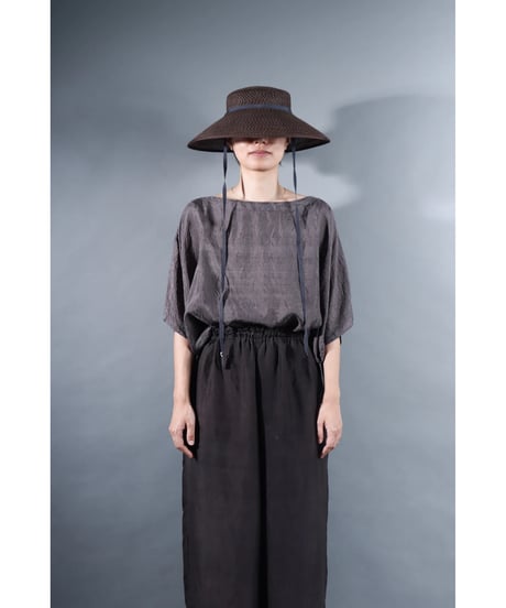 5.Karesante / slashed neck / Silk khadi / Dark gray