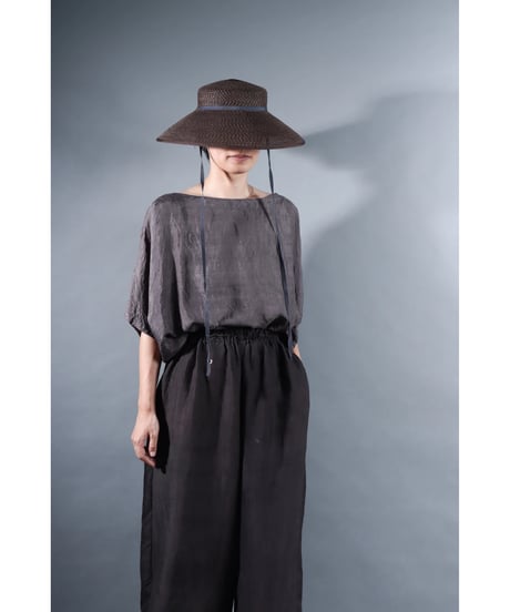 5.Karesante / slashed neck / Silk khadi / Dark gray