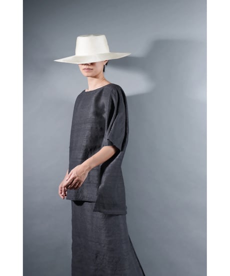 2.Karesante / slashed neck / Silk khadi tusser / Charcoal gray