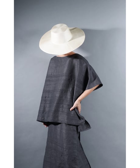 2.Karesante / slashed neck / Silk khadi tusser / Charcoal gray
