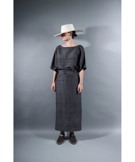 2.Karesante / slashed neck / Silk khadi tusser / Charcoal gray