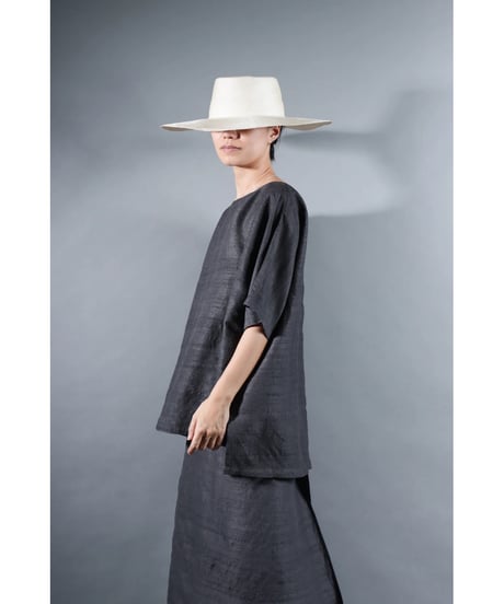 2.Karesante / slashed neck / Silk khadi tusser / Charcoal gray