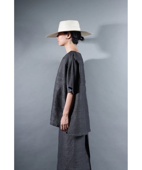 2.Karesante / slashed neck / Silk khadi tusser / Charcoal gray