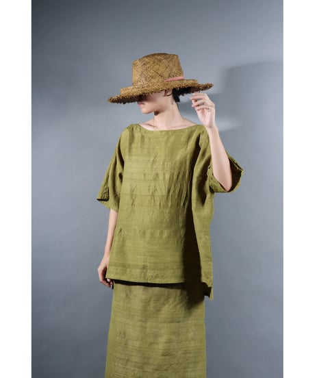 1.Karesante / slashed neck / Silk khadi tusser / Luminous moss