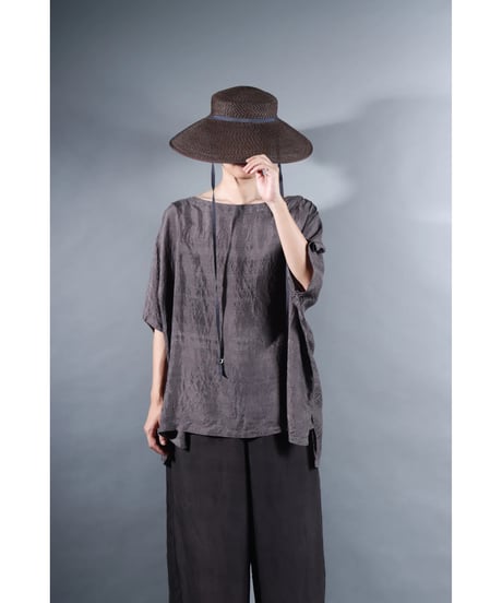 5.Karesante / slashed neck / Silk khadi / Dark gray