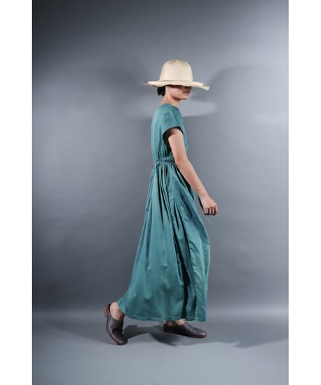 1.Lilith- cap sleeve dress / Organic cotton satin / Shore blue
