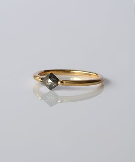 One of kind / Natural Diamond Ring ＜K18YG＞ -R372YG