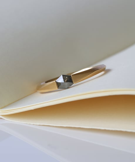 One of kind / Natural Diamond Ring ＜K18YG＞ -R275YG