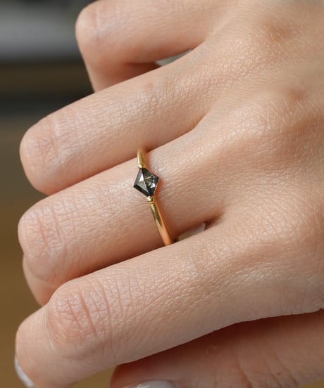 One of kind / Natural Diamond Ring ＜K18YG＞ -R372YG