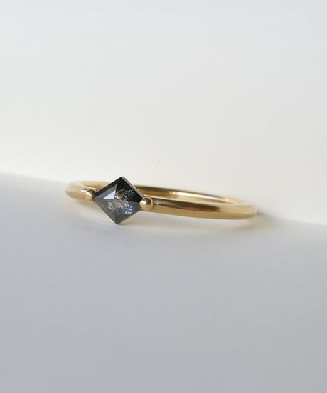 One of kind / Natural Diamond Ring ＜K18YG＞ -R372YG