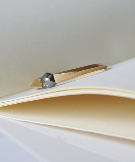 One of kind / Natural Diamond Ring ＜K18YG＞ -R275YG