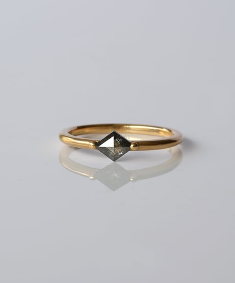 One of kind / Natural Diamond Ring ＜K18YG＞ -R372YG