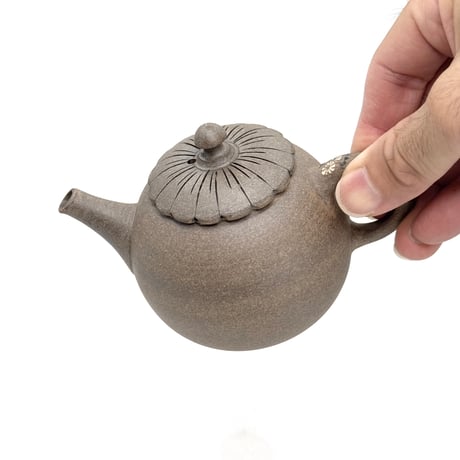 都築青峰 Seiho Tsuzuki 焼締 菊蓋 後手急須　ST1319