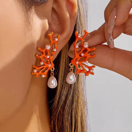 Coral Pearl Drop Pierce