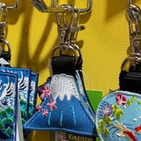 シュールな刺繍ワッペンキーホルダー(富士山)