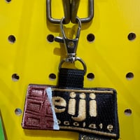 シュールな刺繍ワッペンキーホルダー(板チョコ)