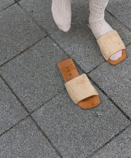 90s vtg flat leather sandal