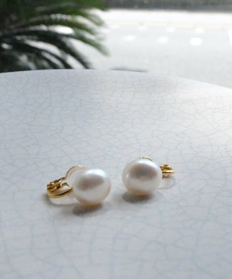 Baroque stud earring