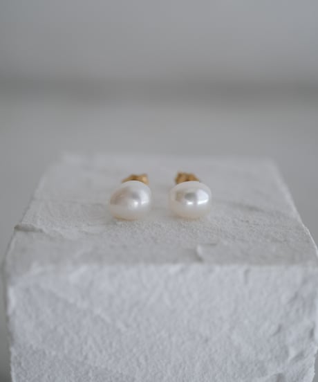Baroque  S stud pierce