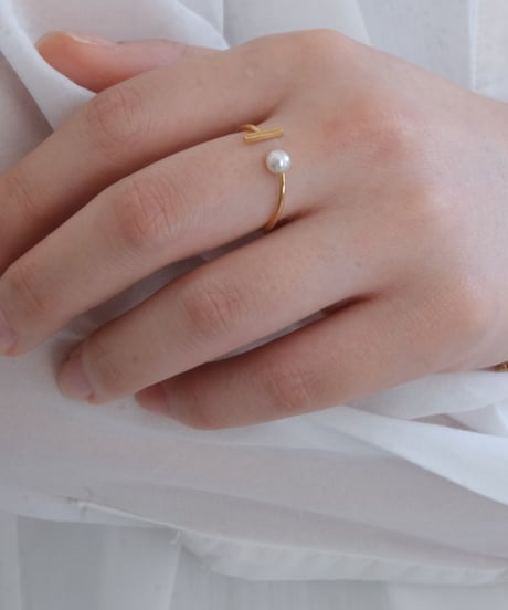 Akoya  wh T ring