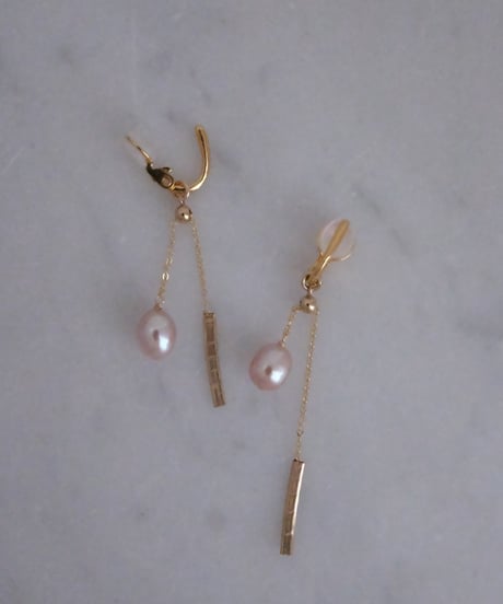 Egg+tataki seesaw earring (WH / PK)