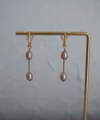 Egg Bronze bar earring