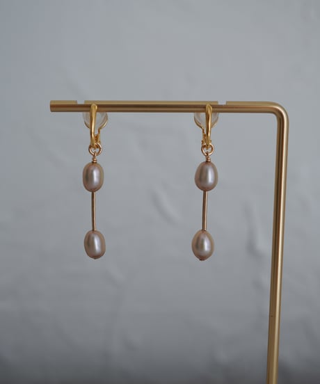 Egg Bronze bar earring