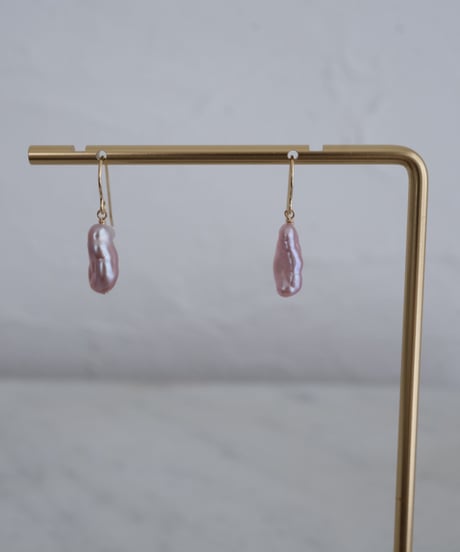 Mauve hook pierce