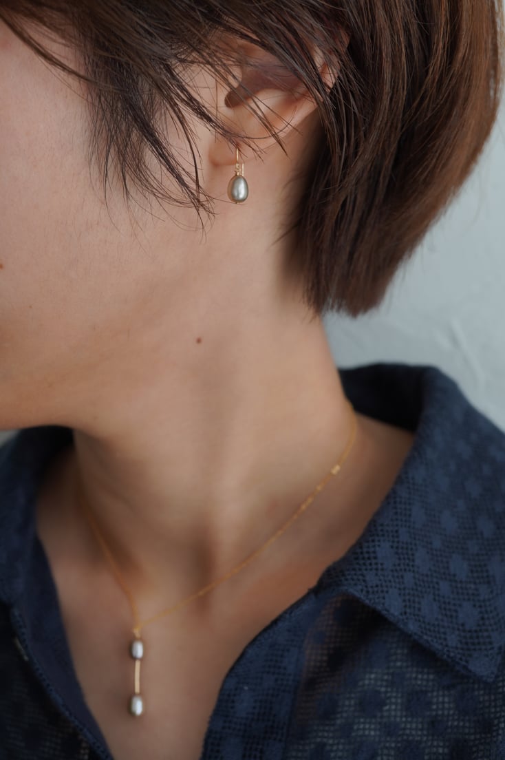 Egg Bronze hook pierce | AURA