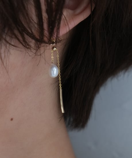 Egg+tataki seesaw earring (WH / PK)