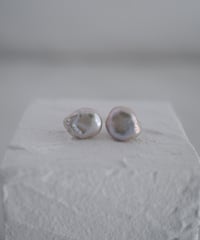 Petal GY stud pierce