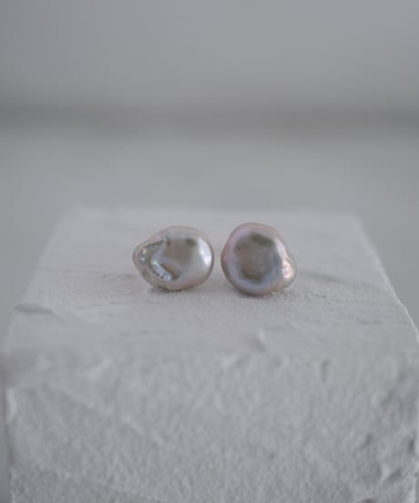 Petal GY stud pierce